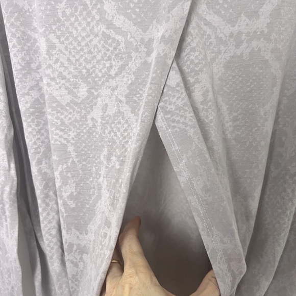 JoyLab Purple Snakeskin Open Front Waist Knot Tie Long Sleeve Athletic Top Sz L - Picture 6 of 8